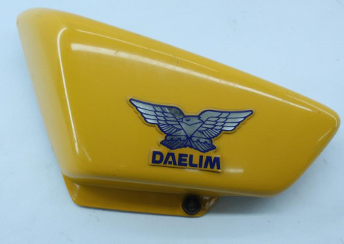 Demi flanc selle gauche DAELIM 125 VT 99-04