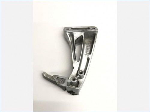 Platine et repose pieds arriere gauche SUZUKI SV 650 N 1999-2002