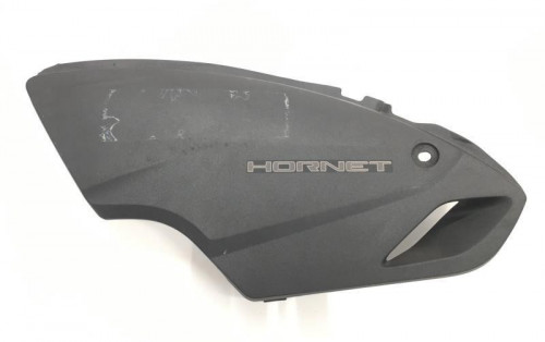 Cache carenage sous selle gauche HONDA CB F 600 2007-2010 HORNET