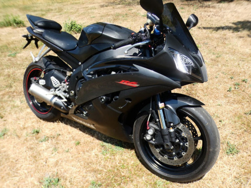 YAMAHA R6