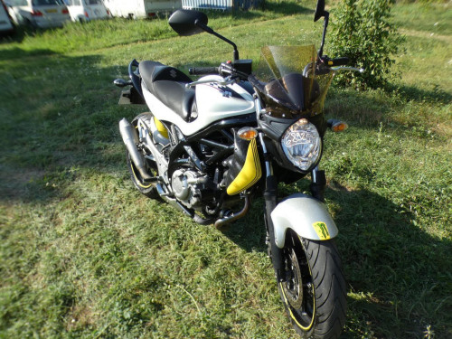 SUZUKI 650 GLADIUS