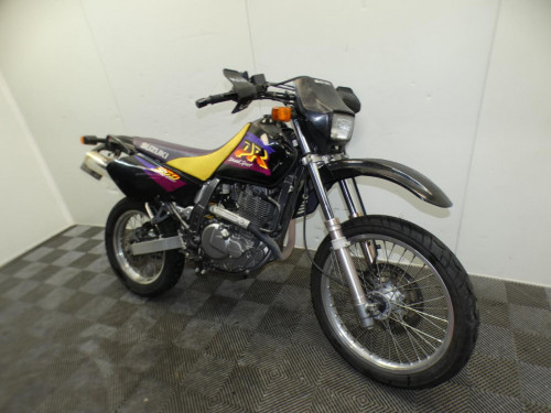 SUZUKI 650 DR DUAL SPORT