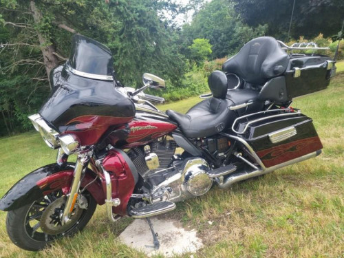 HARLEY DAVIDSON ELECTRA GLIDE CVO 1800