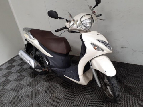 SUZUKI 125 SIXTEEN