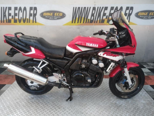 YAMAHA FZS 600 FAZER