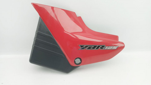 Demi flanc selle gauche YAMAHA 125 YBR 2005 - 2006