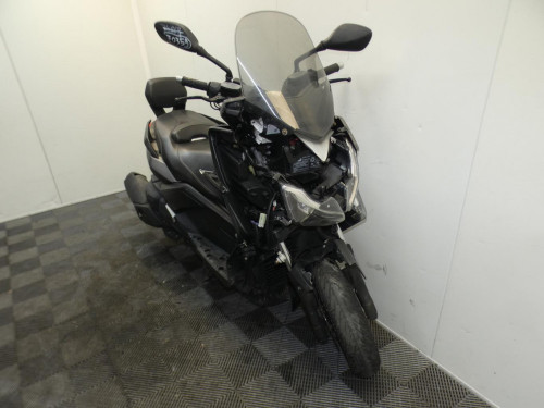 YAMAHA 400 XMAX -