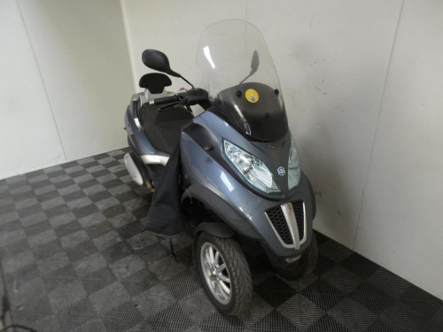 PIAGGIO 300 MP3