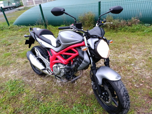 SUZUKI 650 GLADIUS