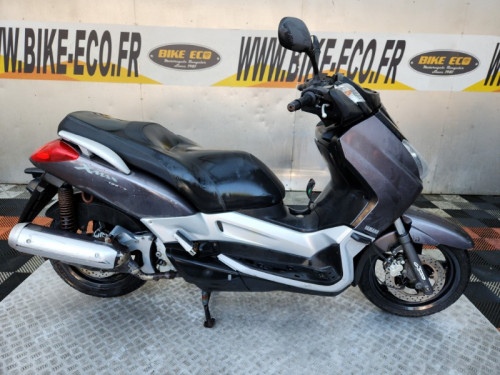 YAMAHA XMAX 125