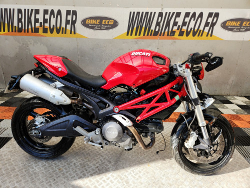 DUCATI MONSTER 696