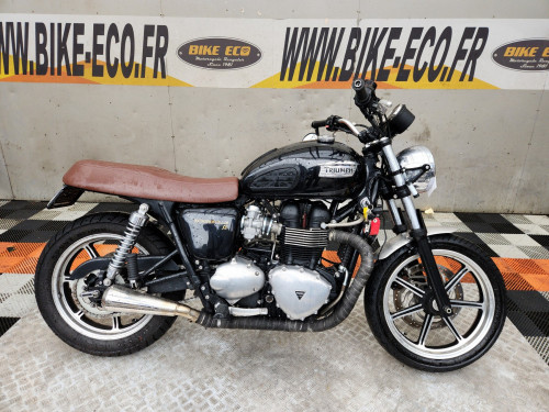 TRIUMPH BONNEVILLE 900